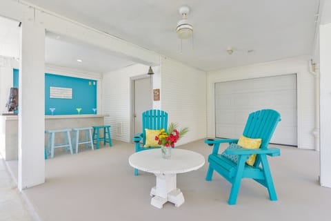 Grab yourself a cold drink and take a seat while your kids play.