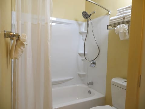 Combined shower/tub, hair dryer, towels