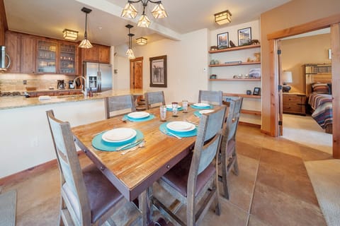 SWP Cozens Pointe I201 dining room