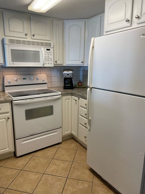 Microwave, dishwasher, coffee/tea maker, cookware/dishes/utensils