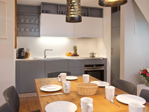 Table, Property, Furniture, Cabinetry, Tableware, Countertop, Kitchen, Lighting, Wood, Orange