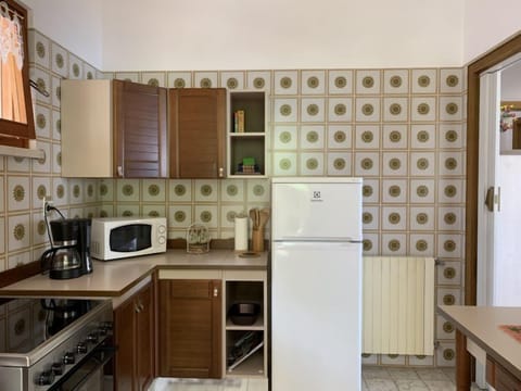 Fridge, microwave, oven, cookware/dishes/utensils