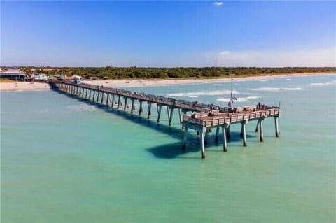 Beach nearby, sun loungers, beach towels