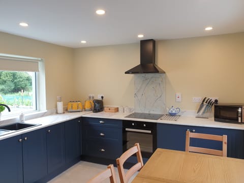 Fully equipped kitchen/diner