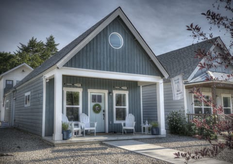 Front View of Carpenter Cottage