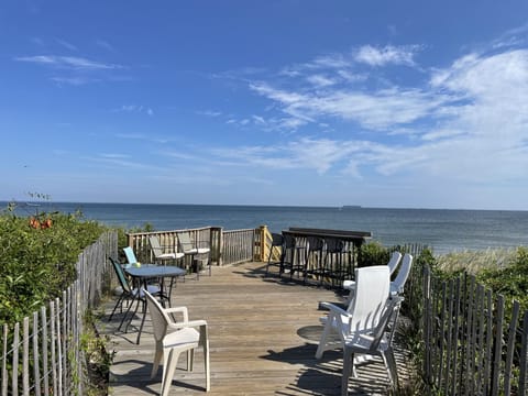 Great deck sitting area for beach views & watch the Wednesday weekly regatta. 