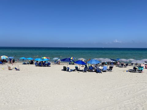 Beach nearby, sun loungers, beach towels