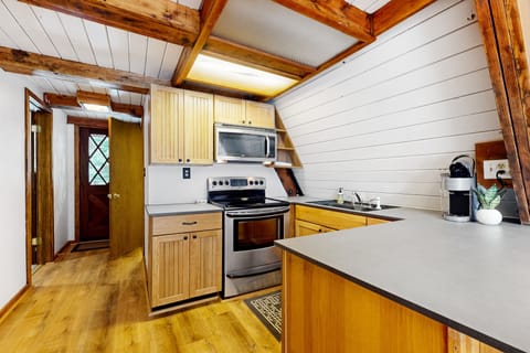 Private, alpine modern A-frame near lake & lifts with firepit & wood stove Cabin in Snoqualmie Pass