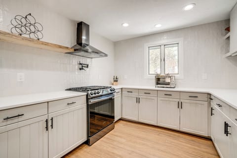 Kitchen | Keurig Coffee Maker | Blender