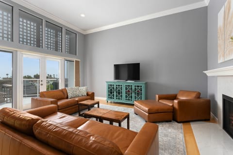 Light and Bright - Nicely furnished and clean