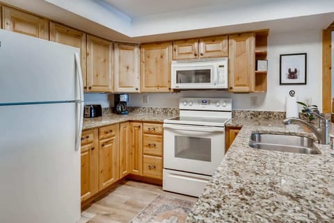 Fully stocked kitchen. Just bring your food for cooking!