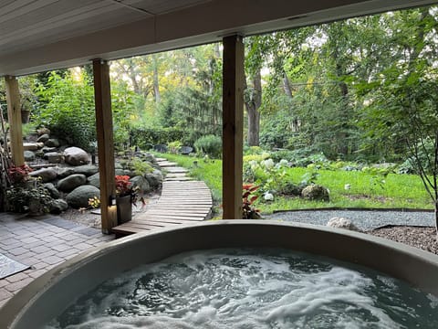 Outdoor spa tub