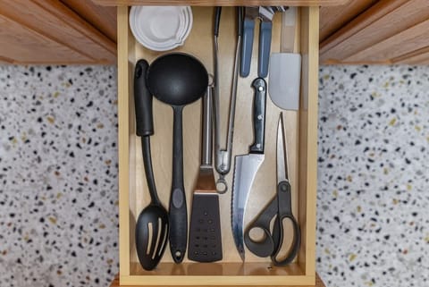 Utensils are available