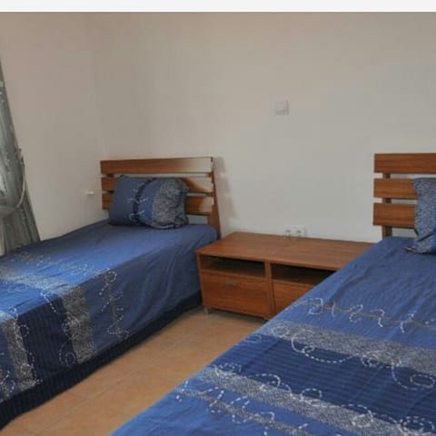 3 bedrooms, iron/ironing board, internet, bed sheets