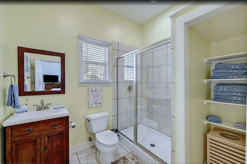 Combined shower/tub