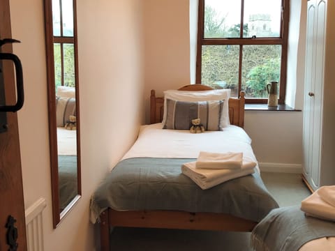 Twin bedroom | Hayloft - Foal Barn Cottages, Spennithorne, near Leyburn