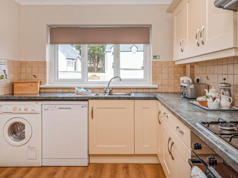Kitchen | Puffin Cottage - Celtic Haven Resort, Lydstep, near Tenby