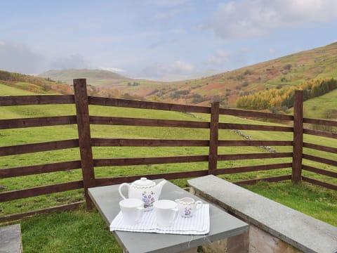 Enjoy an alfresco meal overlooking the valley | Willow Cottage, Hazel Cottage - Round Hill Farm, Kirkstone near Ambleside