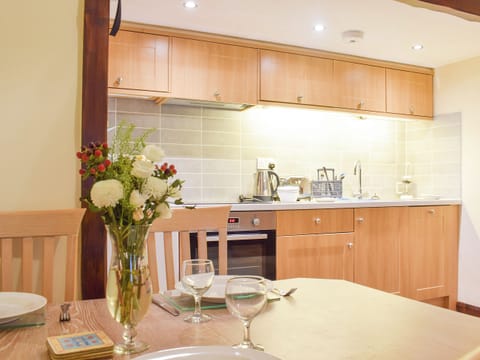 Well appointed kitchen area | Willow Cottage - Round Hill Farm, Kirkstone near Ambleside