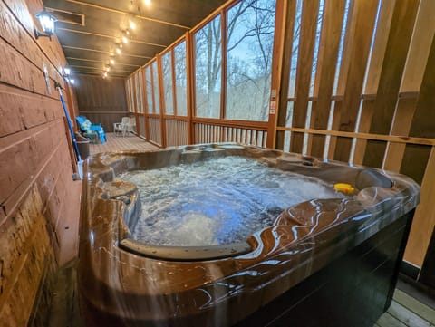 Indoor spa tub