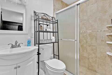 Combined shower/tub, hair dryer, towels, soap