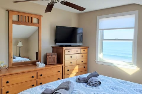 18 bedrooms, desk, iron/ironing board, travel crib
