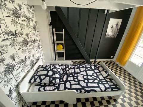 4 bedrooms, travel crib, free WiFi, bed sheets