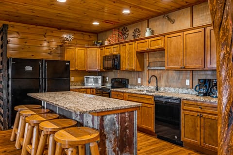 A fully stocked kitchen awaits you!