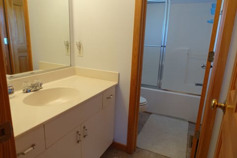 Master Bath(connected to Master Bedroom)