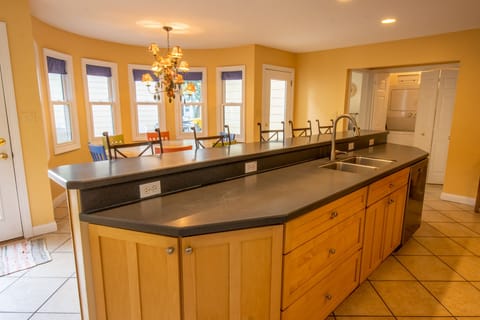 Main Level | Kitchen | Laundry