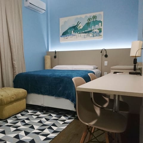 Desk, iron/ironing board, WiFi, bed sheets