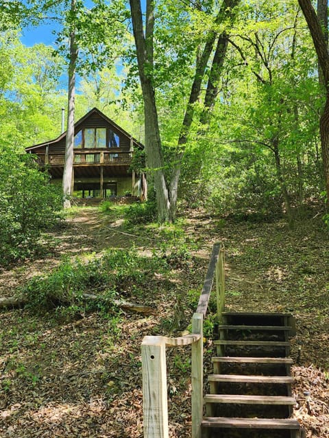 Back yard with steps to lake