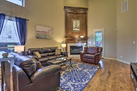 Living Room | Gas Fireplace | Central Air Conditioning