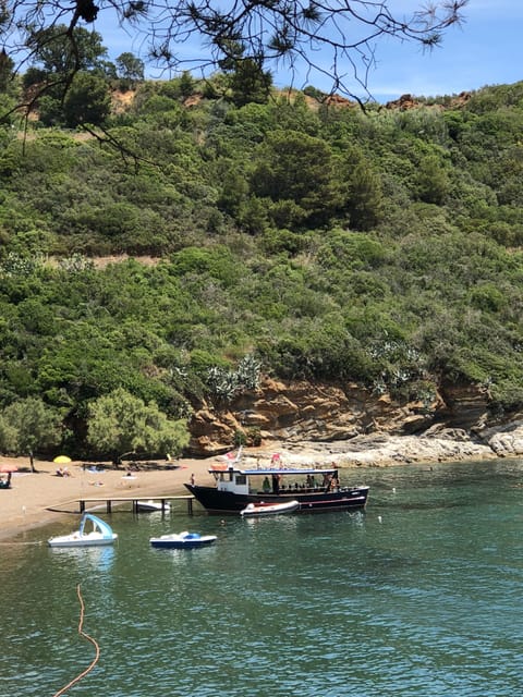 Beach nearby, sun loungers