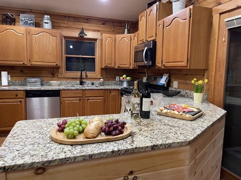 Kitchen The Gathering Cabin at Rock House Cabins