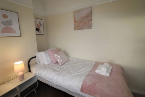 4 bedrooms, desk, iron/ironing board, free WiFi