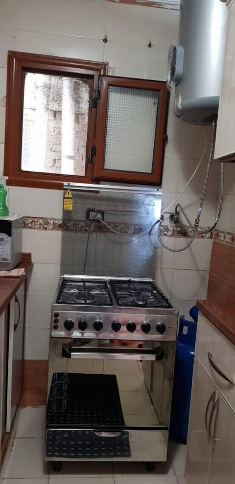 Microwave, coffee/tea maker, cookware/dishes/utensils