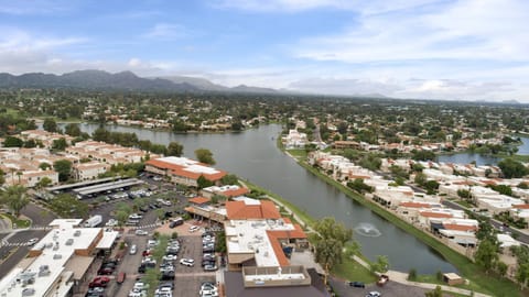 McCormmick Ranch Mercado and recreation paths