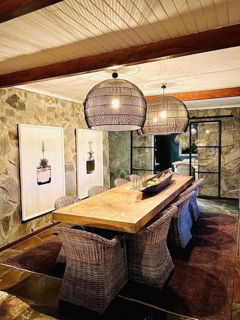 Private kitchen | Dining tables