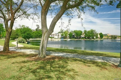 Access to the Private Calabasas Lake and Park.
