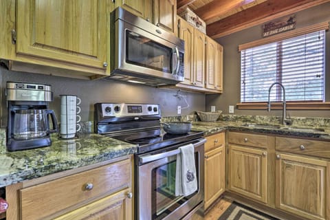 Fully Equipped Kitchen | Dishware & Flatware Provided
