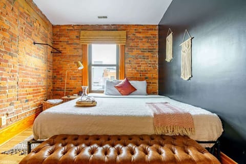 Superhost Airbnb
Experience the elegance of simplicity in our bedroom with a king size, queen size & double bed and refined decor