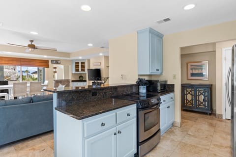 Start your day with coffee at the cozy breakfast nook or gather around the bar stools for casual dining—all while soaking in peaceful views of the sparkling canal.