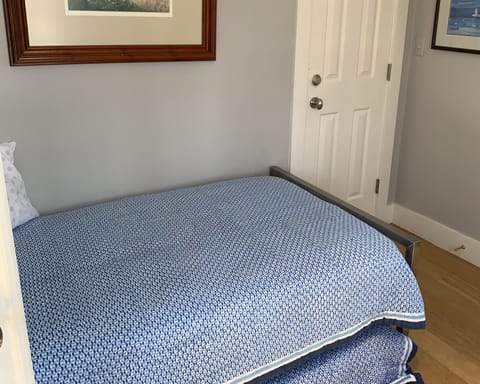 4 bedrooms, desk, iron/ironing board, travel crib