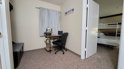 2 bedrooms, desk, iron/ironing board, free WiFi