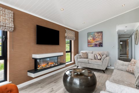 Luxury Lodge, Hot Tub, Pet Friendly