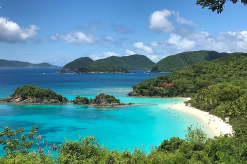 Beach nearby, sun loungers, beach towels