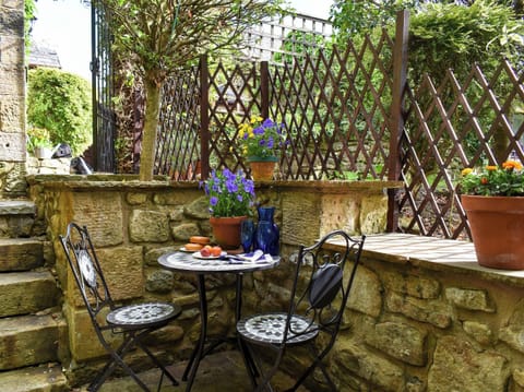 Sitting-out-area | Garden Cottage, Sabden, near Clitheroe