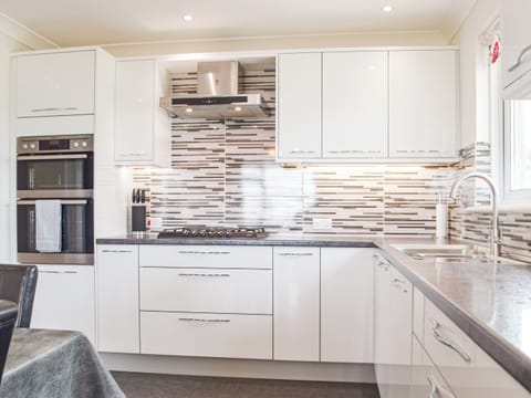 Kitchen | Cri’r Wylan, Fishguard