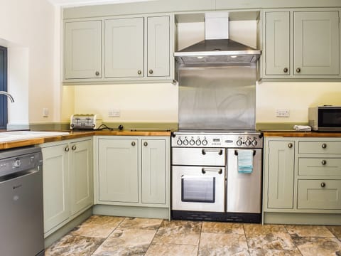 Kitchen | Woodside Cottage, Backbarrow, Near Ulverston